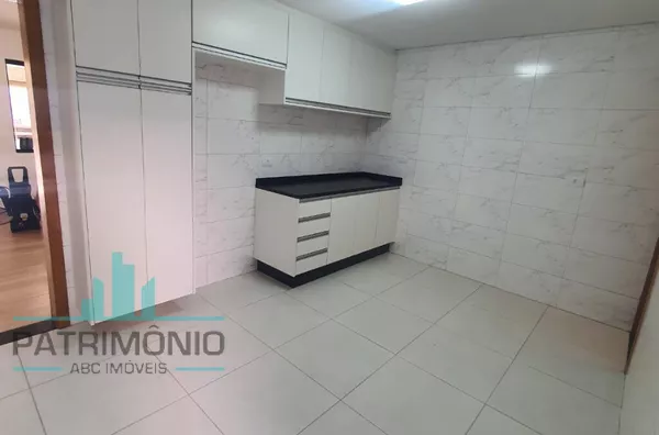 Sobrado com 202m² à venda no Bairro Rudge Ramos em São Bernardo do Campo.