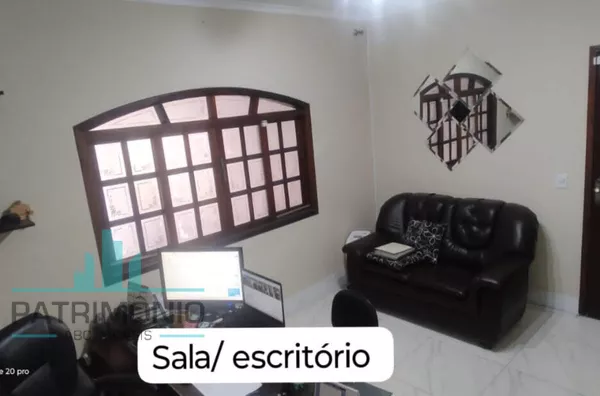Casa de 280m² com salão e terraço a venda no Jardim Utinga em Santo André.