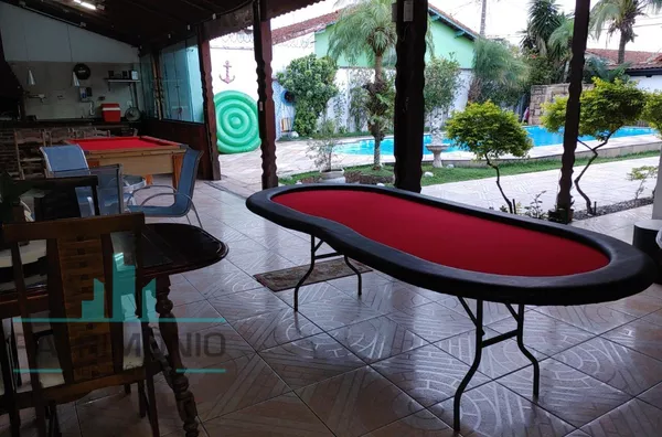 Casa para venda e locação no Bairro Maracanã na Praia Grande.