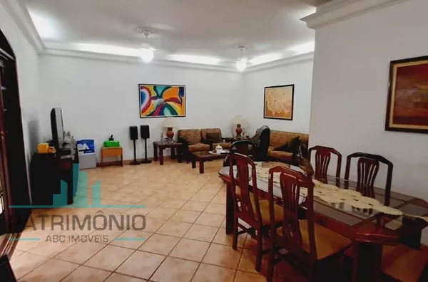 Sobrado à venda no bairro Cerâmica - São Caetano do Sul.