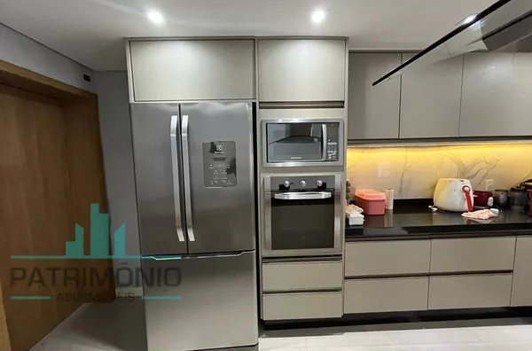 Sobrado Semi-Mobiliado à venda no Bairro Nova Gerty em São Caetano do Sul.