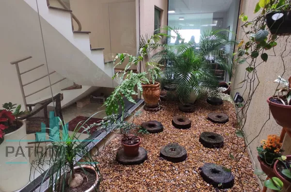 Sobrado Espaçoso com 3 Suítes e 4 Vagas – Bairro Osvaldo Cruz.