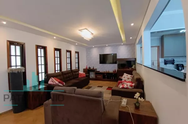 Casa térrea de 240m² disponível para venda no Bairro Mauá em São Caetano do Sul.