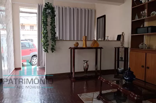 Casa com 400m² de terreno para venda no Bairro Santa Maria em São Caetano do Sul.