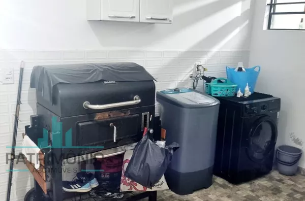 Edícula - Churrasqueira   Área de serviço