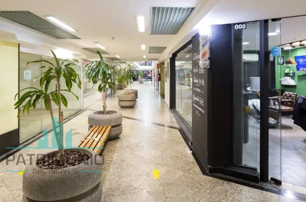 Sala comercial em andar com 28m² à  venda no Centro de São Caetano do Sul.