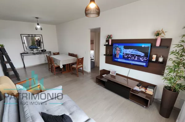 Apartamento à venda no Condomínio Morada de San Thiago no bairro Santa Maria em São Caetano do Sul.