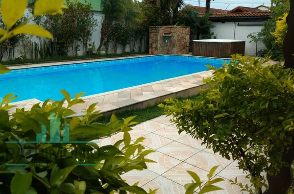 Casa para venda e locação no Bairro Maracanã na Praia Grande.