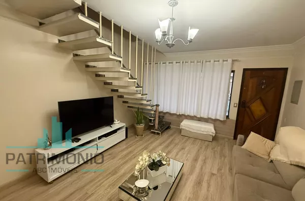 Sobrado à venda no bairro Santa Maria em Santo André.