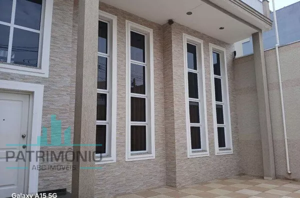  Casa à venda no Bairro Campestre em Santo André.