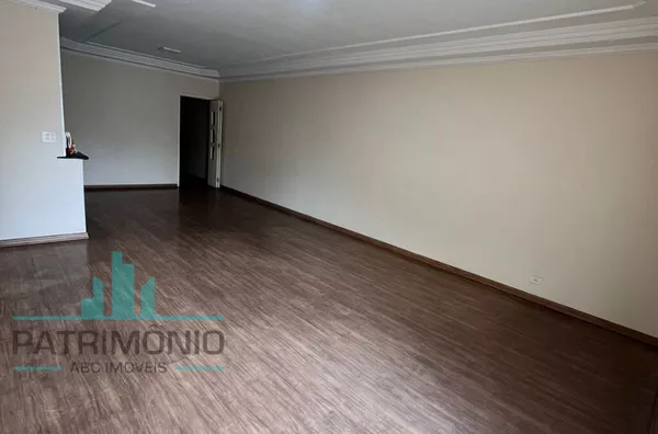 Amplo Sobrado à venda no Bairro Olímpico em São Caetano do Sul.