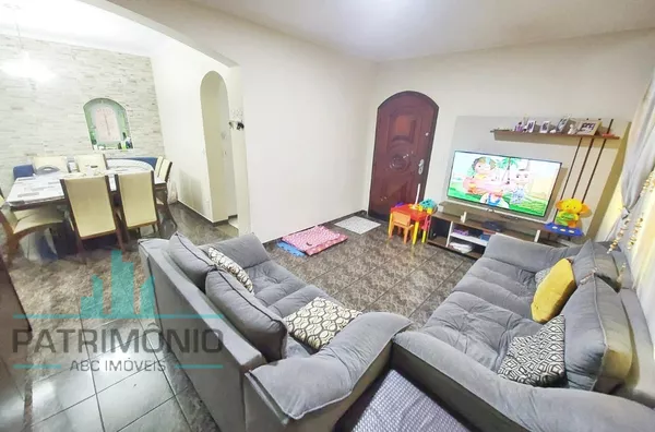 Sobrado à venda no Bairro Nova Gerty em São Caetano Do Sul.