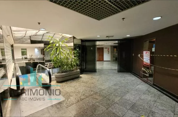 Sala comercial em andar com 28m² à  venda no Centro de São Caetano do Sul.