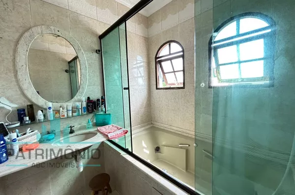 Banheiro social com banheira