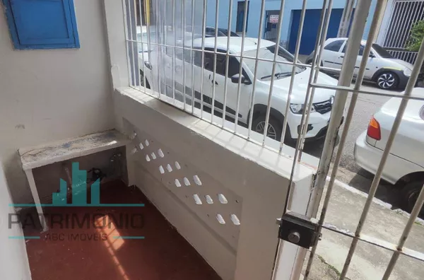 Terreno com 2 casas à venda no bairro Cerâmica em São Caetano do Sul.