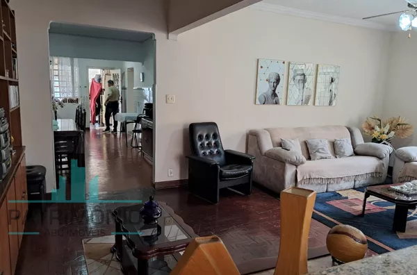 Casa com 400m² de terreno para venda no Bairro Santa Maria em São Caetano do Sul.