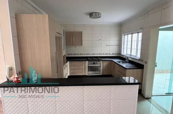 Amplo Sobrado à venda no Bairro Olímpico em São Caetano do Sul.