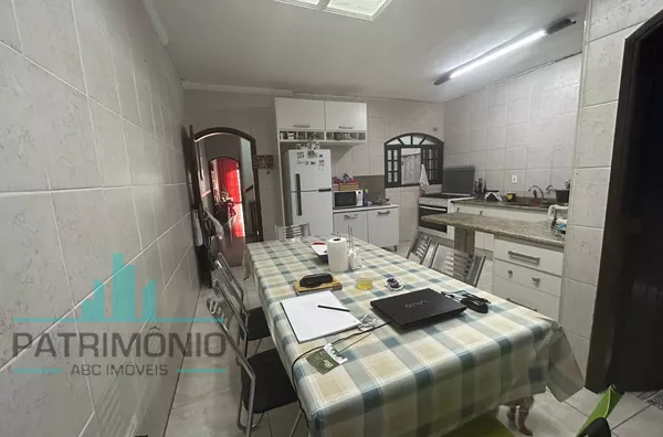 Sobrado de 280m² no Bairro Campestre em Santo André.