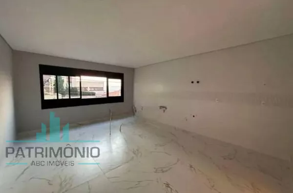 Casa assobradada à venda no bairro Santo Antônio - São Caetano do Sul.