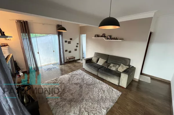 Espaçosa casa assobradada à venda no Olímpico - São Caetano do Sul.