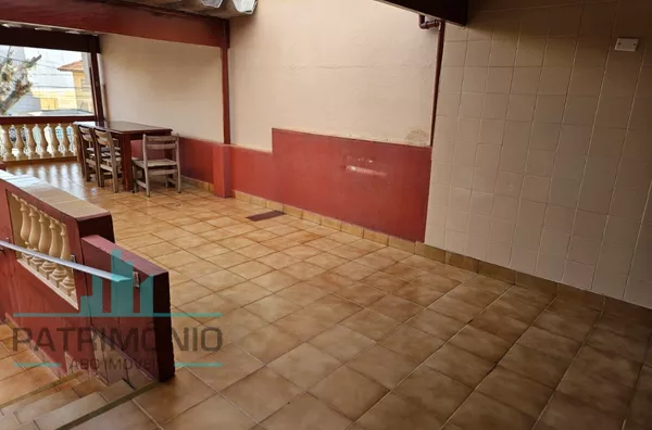 Casa assobradada à venda no bairro Olímpico - São Caetano do Sul.