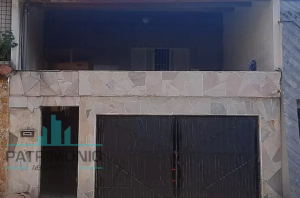 Amplo sobrado à venda no Bairro Olímpico - São Caetano do Sul.