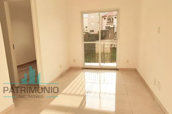 Apartamento à venda do Condomínio Follow no Parque Jaçatuba em Santo André.