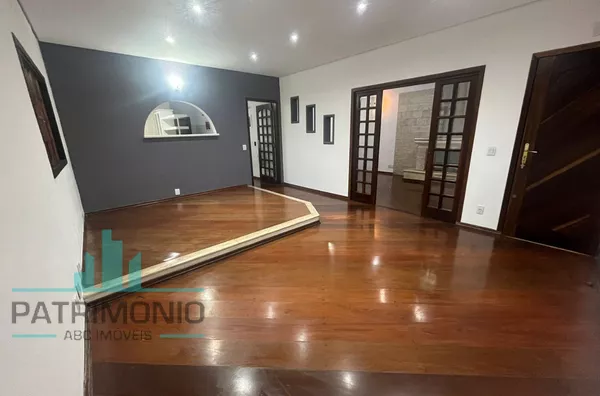 Amplo Sobrado à venda no Bairro Osvaldo Cruz - São Caetano do Sul.