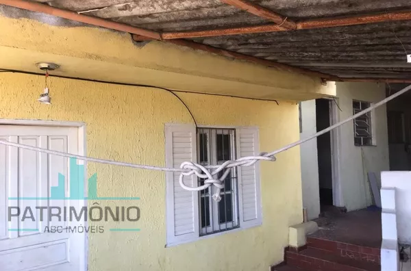 Terreno com 6 casas para moradia a venda na Vila Arapua - São Paulo.