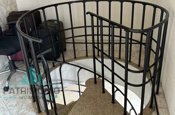 Escada de acesso a cobertura