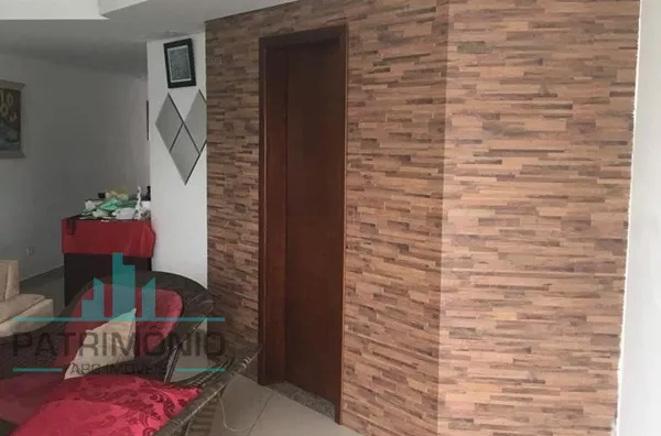 Sobrado Amplo com Vista Privilegiada no Bairro Olímpico em São Caetano do Sul.