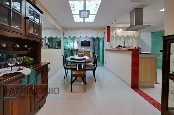 Sobrado à venda no Bairro Santa Maria - São Caetano do Sul.