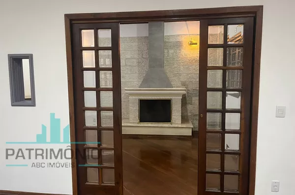 Amplo Sobrado à venda no Bairro Osvaldo Cruz - São Caetano do Sul.