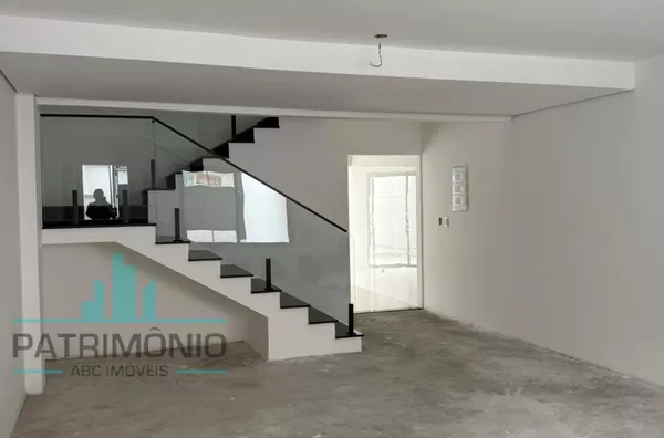 Sobrado à venda no bairro Olímpico em São Caetano do Sul.