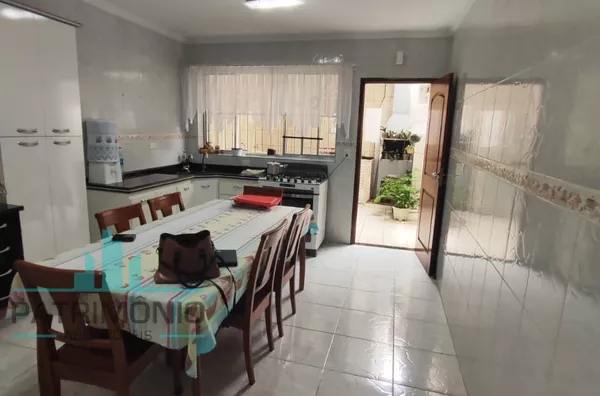 Sobrado à venda no bairro Osvaldo Cruz em São Caetano do Sul.