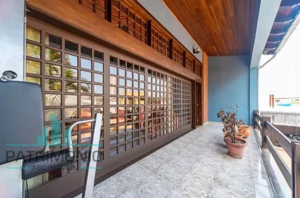 Sobrado à venda no Bairro Campestre em Santo André.