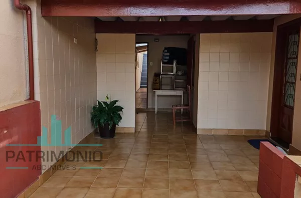 Casa assobradada à venda no bairro Olímpico - São Caetano do Sul.