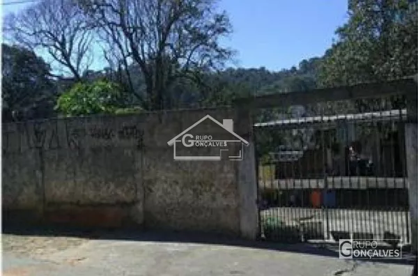 Terreno próximo ao Horto Florestal.