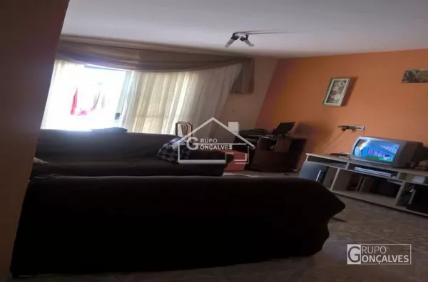 Venda - Assobradada no bairro VILA MATILDE, 5 dormitórios, 10 vagas, 317.00 m².