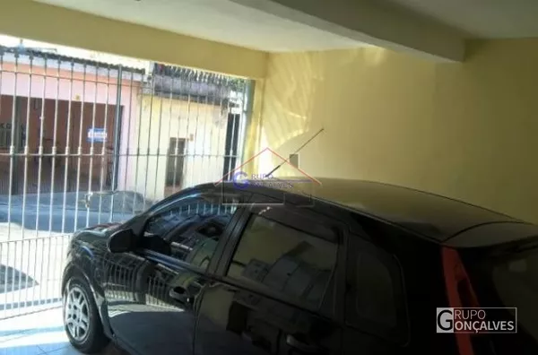 Assobradada para venda no bairro Jardim Vila Formosa, possui i 175 metros construídos aproximadente, somam-se tres casas no quintal, com água e luz separadas.