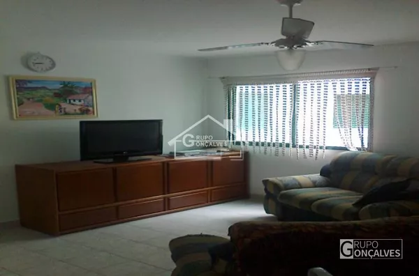 Excelente apartamento a um quarteirão da Praia na Vila tupi