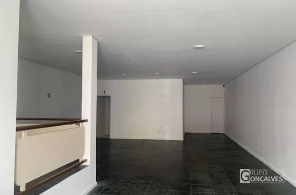 Salão para locação e/ou venda com 5 vagas disponíveis, 2 banheiros... - Vila Talarico 