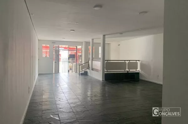 Salão para locação e/ou venda com 5 vagas disponíveis, 2 banheiros... - Vila Talarico 