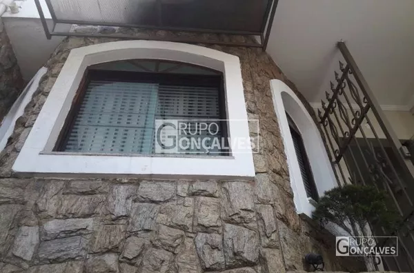 Sobrado frontal - 7 salas  - 2 cozinhas - lavanderia - 3 banheiros - 5 vagas - próximo ao shopping Aricanduva