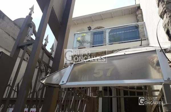 Sobrado frontal - 7 salas  - 2 cozinhas - lavanderia - 3 banheiros - 5 vagas - próximo ao shopping Aricanduva