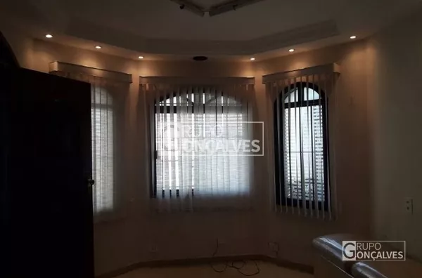 Sobrado frontal - 7 salas  - 2 cozinhas - lavanderia - 3 banheiros - 5 vagas - próximo ao shopping Aricanduva