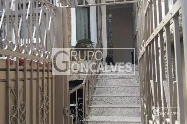 Sobrado frontal - 7 salas  - 2 cozinhas - lavanderia - 3 banheiros - 5 vagas - próximo ao shopping Aricanduva