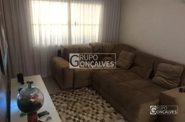 Sobrado próximo ao Metrô Arthur Alvim.