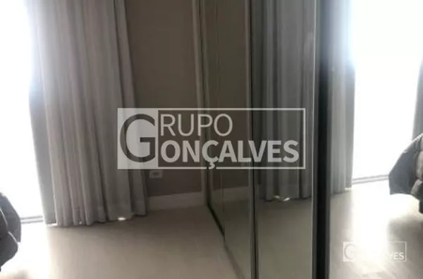 Sobrado próximo ao Metrô Arthur Alvim.