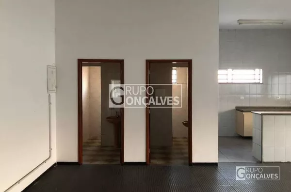 Sala Comercial para Locação no bairro Vila Bertioga,  20 vagas, 800 metros de área útil.